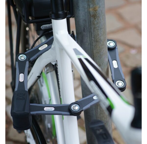 bilde av en sykkel lås fast med BORDO GRANIT XPLUS™ 6500
