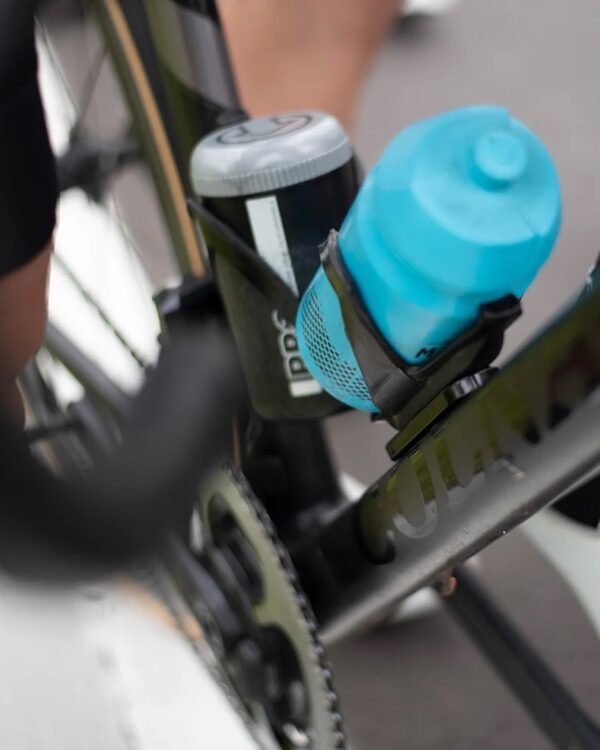 Bilde av knog scout sykkeltracker montert på en landeveisykkel